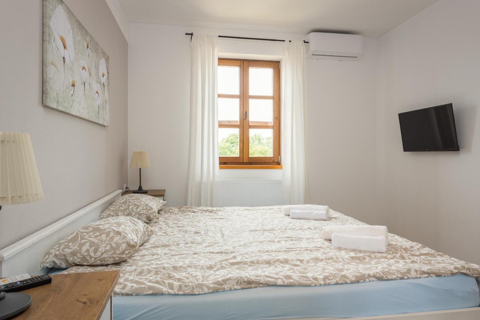 Villa Cirka In Central Istria For 14 Persons With Pool Heating & Pool Table Svetvinčenat Extérieur photo