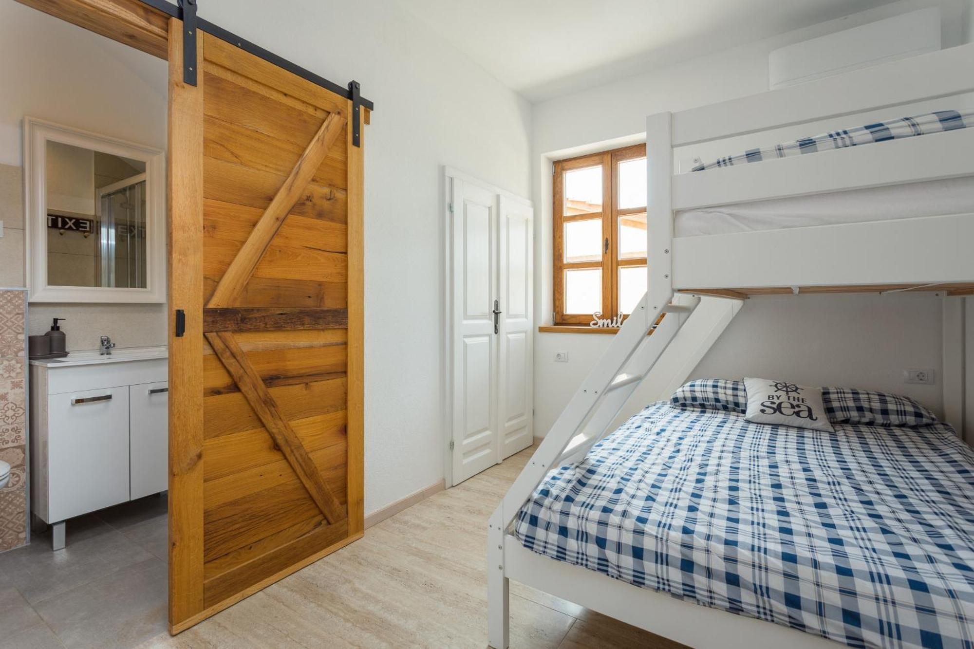 Villa Cirka In Central Istria For 14 Persons With Pool Heating & Pool Table Svetvinčenat Extérieur photo