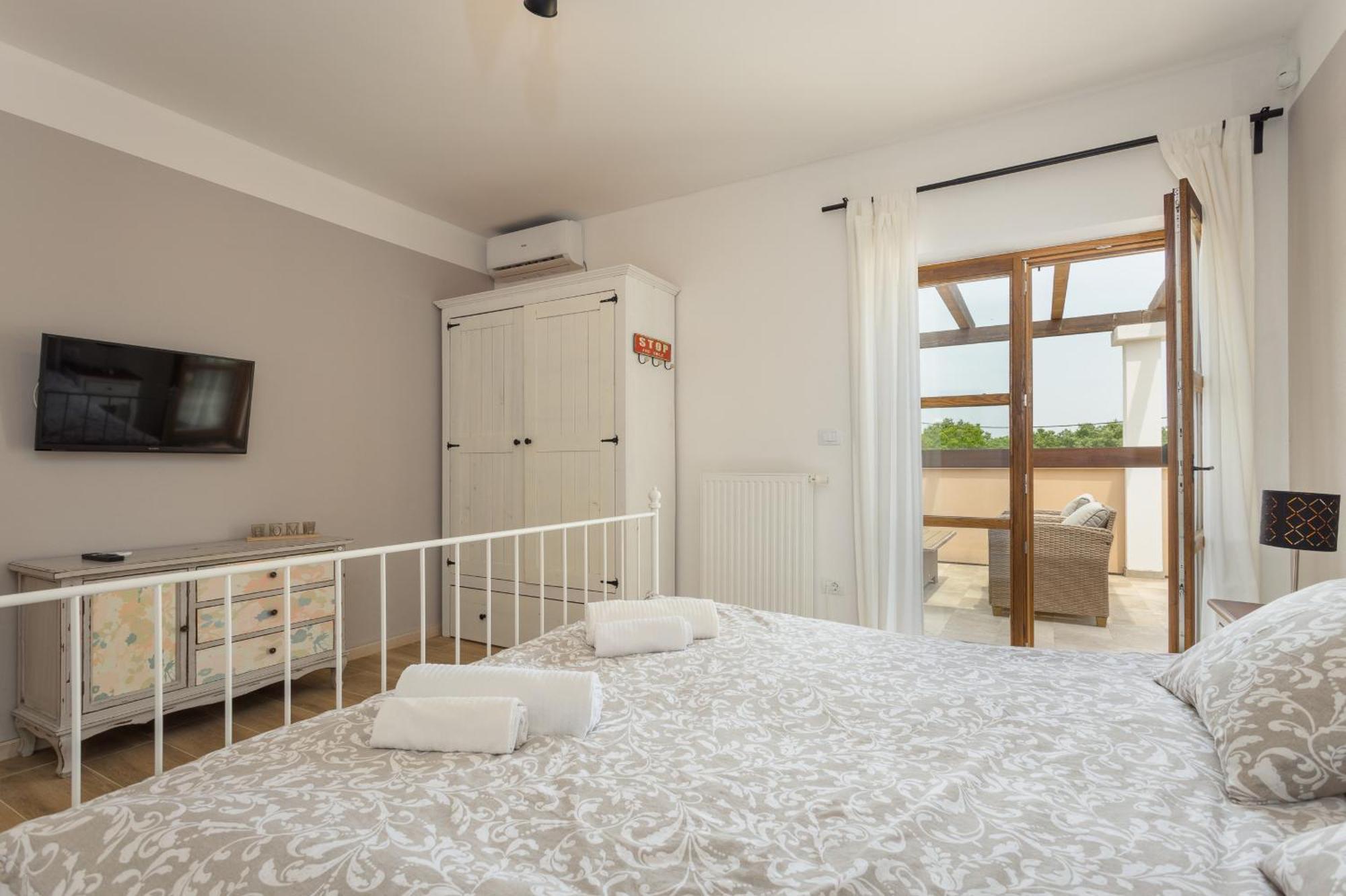 Villa Cirka In Central Istria For 14 Persons With Pool Heating & Pool Table Svetvinčenat Extérieur photo