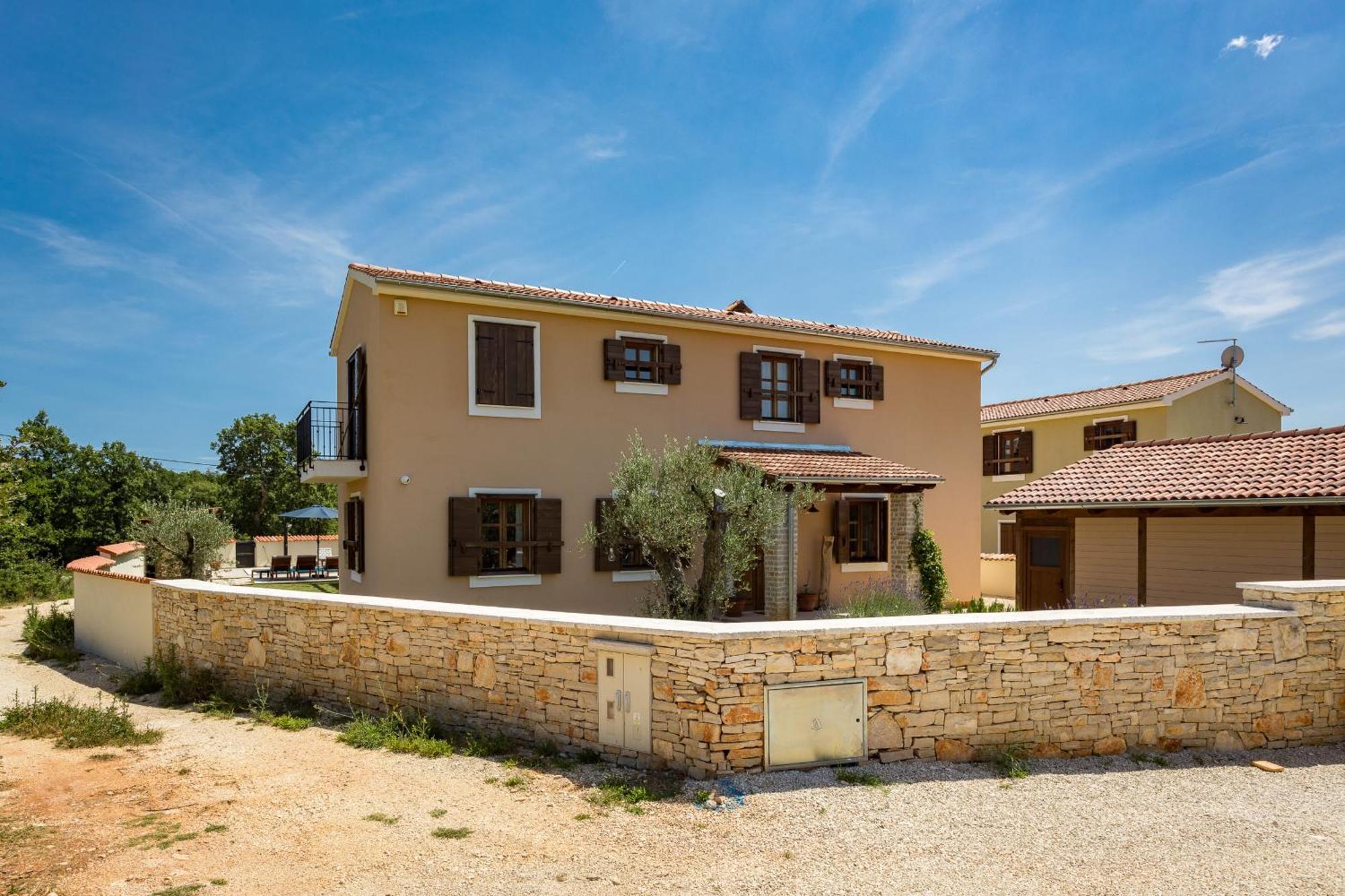 Villa Cirka In Central Istria For 14 Persons With Pool Heating & Pool Table Svetvinčenat Extérieur photo
