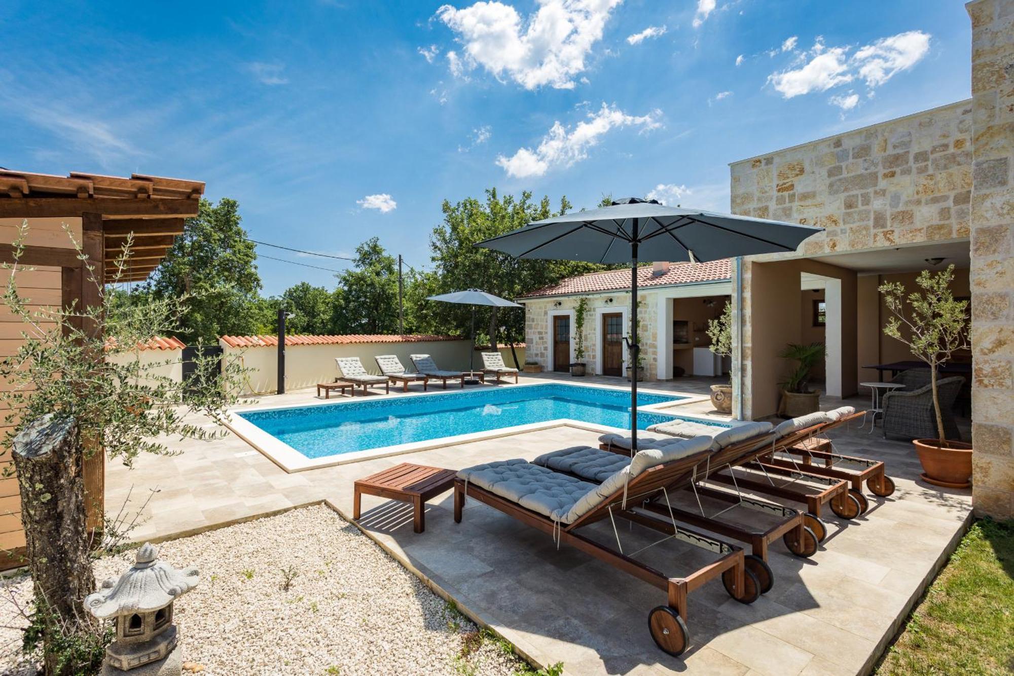 Villa Cirka In Central Istria For 14 Persons With Pool Heating & Pool Table Svetvinčenat Extérieur photo
