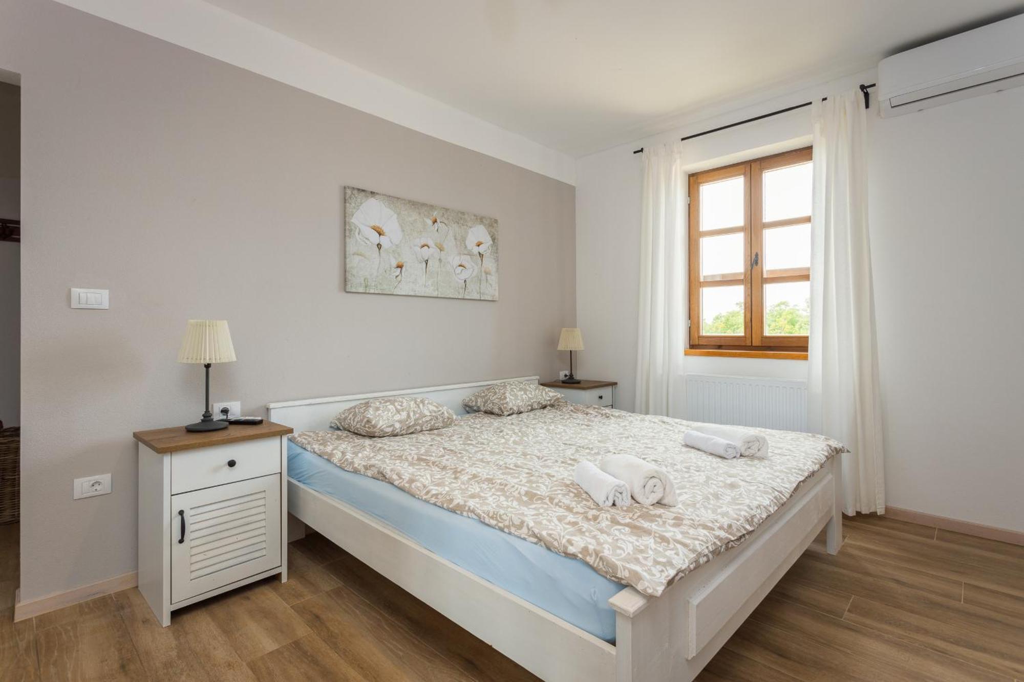 Villa Cirka In Central Istria For 14 Persons With Pool Heating & Pool Table Svetvinčenat Extérieur photo